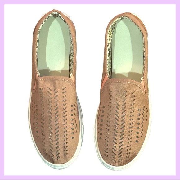 🆕PINK SLIP-ON SHOES WITH A WHITE SOLE! SIZE=8.5 US - Picture 5 of 16
